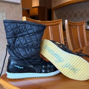 Vintage 90s Tommy Women's Snow Boots Black lats faux fur Lace Up Sz: 9